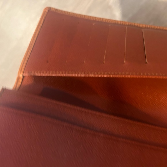 Louis Vuitton Epi Wallet Unisex - Picture 6 of 10